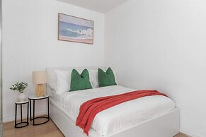 Central 2BR Apt by Melbourne Central, City Views