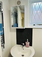 Charming 1-bedroom Apartment in Central Northampton