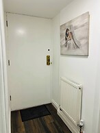 Charming 1-bedroom Apartment in Central Northampton