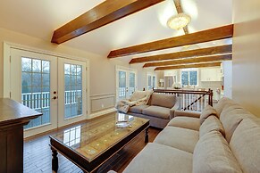 Easy Coast Access! Elevated Marthas Vineyard Stay