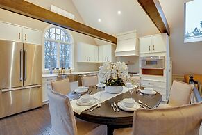 Easy Coast Access! Elevated Marthas Vineyard Stay