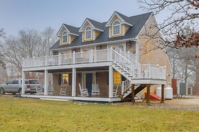 Easy Coast Access! Elevated Marthas Vineyard Stay