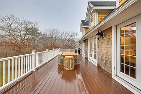 Easy Coast Access! Elevated Marthas Vineyard Stay