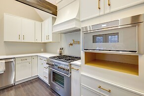 Easy Coast Access! Elevated Marthas Vineyard Stay