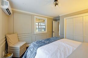 Easy Coast Access! Elevated Marthas Vineyard Stay