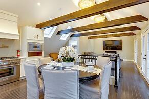 Easy Coast Access! Elevated Marthas Vineyard Stay