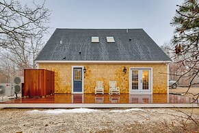 Easy Coast Access! Elevated Marthas Vineyard Stay