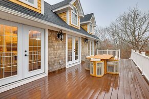 Easy Coast Access! Elevated Marthas Vineyard Stay