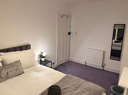 Cozee 2-bed nr New Cross Hospital