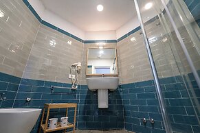 GREROS TOLEDO H. by Clapa Group dislocated hospitality