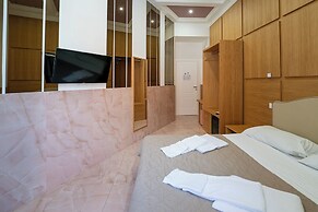 GREROS TOLEDO H. by Clapa Group dislocated hospitality