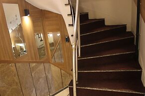 GROSS HOTEL