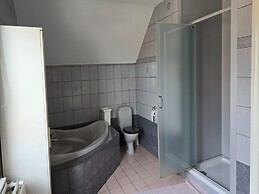 Group Accommodation in Borgloon Hof Van Kalenberg
