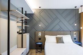 MH SUITES PLEBISCITO