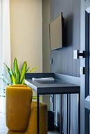 MH SUITES PLEBISCITO