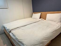 Chris Hostel