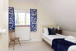 Spacious Coastal Family Home Sleeps 8