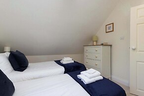 Spacious Coastal Family Home Sleeps 8