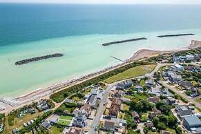 Spacious Coastal Family Home Sleeps 8