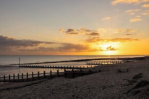 Spacious Coastal Family Home Sleeps 8