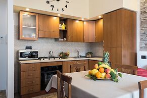 Kriss Apartments