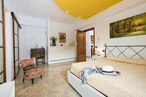 Kriss Apartments