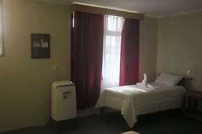 Zaru Hotel
