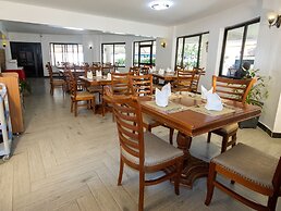 OLIVE LAKE ELEMENTAITA LODGE
