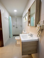 OLIVE LAKE ELEMENTAITA LODGE