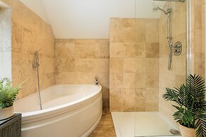 Beautiful 3 Bedroom Cotswold Cottage