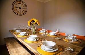 4 Bed House Sleeps 10 - Pets, Parking, Games Room