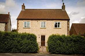 4 Bed House Sleeps 10 - Pets, Parking, Games Room