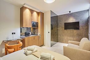 Suite Premium Facing the Chateau de Vincennes