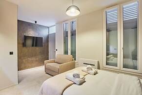 Suite Premium Facing the Chateau de Vincennes
