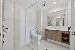 Apartment with Balcony & Parking Perth