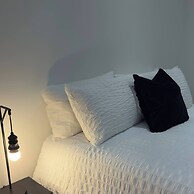 Cozy Modern Apartment on Leith Walk