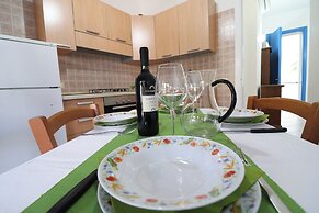 Casa Adele in Torre Dell'orso With Wi-fi and air Conditioning