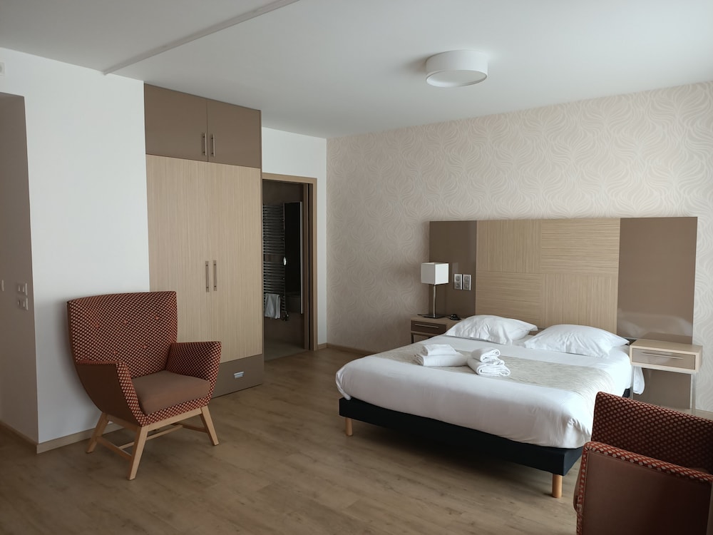 ZENAO CHAMBERY