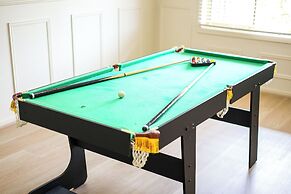 StayAU Two-story Comfy House Pool Table