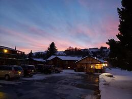 Alpine Lodge