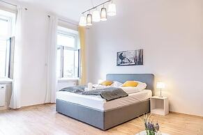 Quick Center Access 2BR Apt For Groups