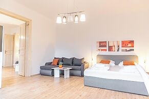 Quick Center Access 2BR Apt For Groups