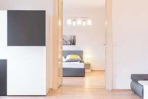 Quick Center Access 2BR Apt For Groups