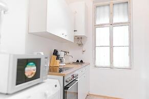 Quick Center Access 2BR Apt For Groups