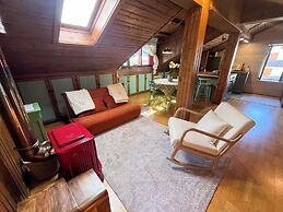 Renovated Mountain View Apartment