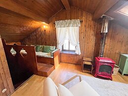 Renovated Mountain View Apartment