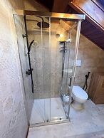 Renovated Mountain View Apartment