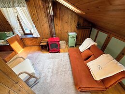 Renovated Mountain View Apartment