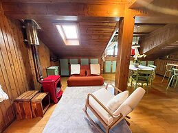 Renovated Mountain View Apartment