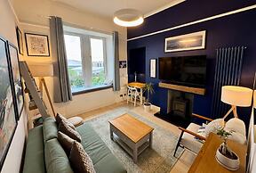 Warm, Upgraded Top-floor Flat in Finnieston
